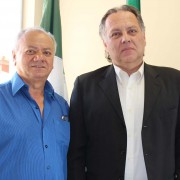 Presidente do CORE-MS, José Alcides dos Santos, recepciona auditor-chefe do Confere, Falb Nali. Foto Assessoria de Imprensa